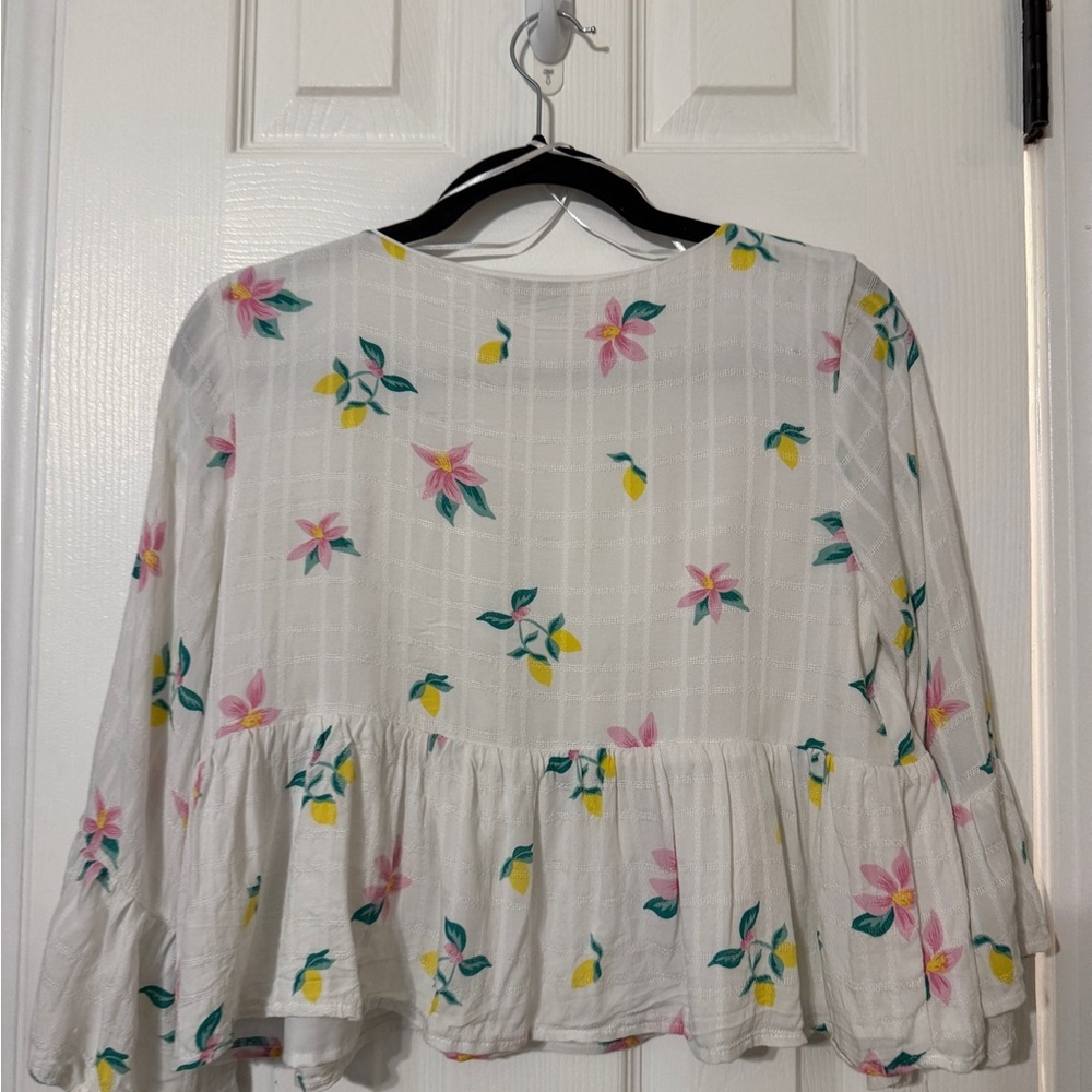 Sadie & Sage White and Yellow Flutter Sleeve Blouse - Picture 10 of 10